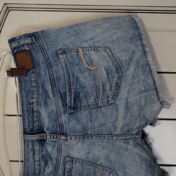 AEO American Eagle women's size 12 distressed raw hem jean shorts light wash - Picture 6 of 11
